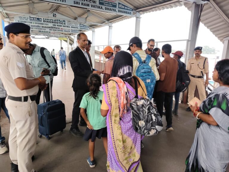 धनबाद स्टेशन पर चलाया गया मजिस्ट्रेट चेकिंग अभियान |