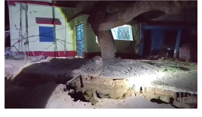 धनबाद में फिर भू-धसान: टण्डाबाड़ी बस्ती के 10 घर जमीनदोज, 4 घायल, एक की हालत गंभीर