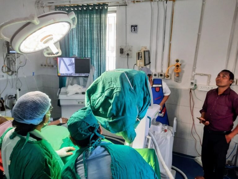 अत्याधुनिक सी-आर्म मशीन से हड्डी के जटिल फ्रैक्चर का सफल ऑपरेशन