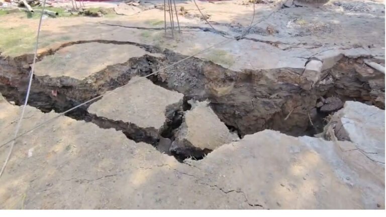 “सोनारडीह में धरती बनी आदमखोर: 20 फीट गड्ढे में समाई बस्ती, सिस्टम बेखबर”