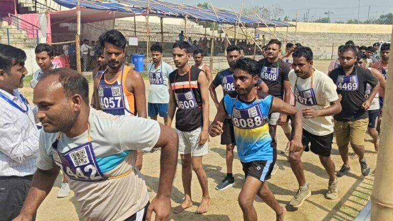 होमगार्ड बहाली प्रक्रिया के आठवें दिन बाघमारा प्रखंड के अभ्यर्थियों ने दी शारीरिक दक्षता परीक्षा