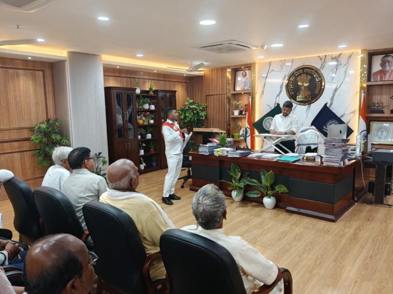 जनता दरबार में आमजनों की समस्याओं से अवगत हुए उपायुक्त, समस्याओं के निष्पादन हेतु अधिकारियों को दिए निर्देश