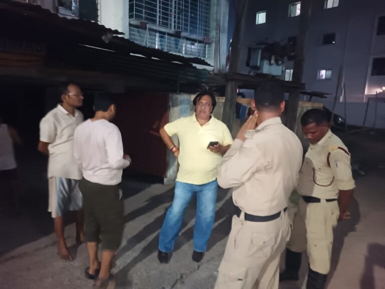 सरायढेला में अपार्टमेंट के इलेक्ट्रिक पैनल बॉक्स में लगी आग, हजारों की संपत्ति जलकर ख़ाक