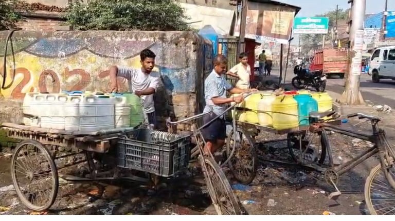 धनबाद के केंदुआ क्षेत्र में इन दिनों पेयजल की गंभीर समस्या , गंदगी के अंबार से भी परेशान।