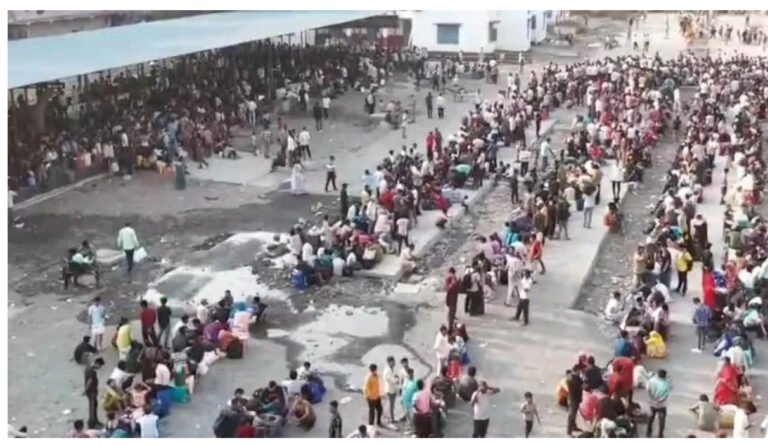 Surat स्टेशन पर हंगामा: बेकाबू भीड़ पर लाठीचार्ज, मिडिल ईस्ट तनाव और LPG संकट का असर