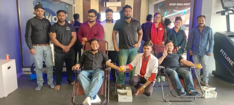 आइकन फिटनेस में रक्तदान महादान शिविर