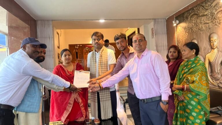 यूथ फोर्स ने महापौर से मूलभूत समस्याओं के समाधान के लिए की शिष्टाचार मुलाकात