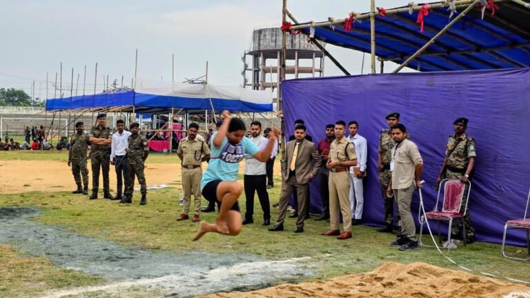 उपायुक्त ने किया मेगा स्पोर्ट्स कंपलेक्स का औचक निरीक्षण