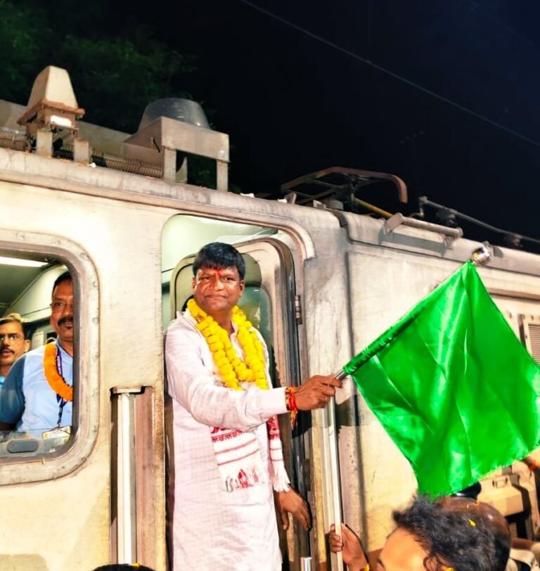 धनबाद-लोकमान्य तिलक टर्मिनस एक्सप्रेस के परिचालन का किया गया शुभारम्भ |