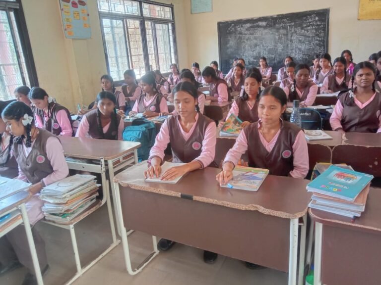 आईआईटी आईएसएम में जनजातीय छात्रों के लिए आईटी प्रशिक्षण के साथ सेमेस्टर परीक्षा शुरू