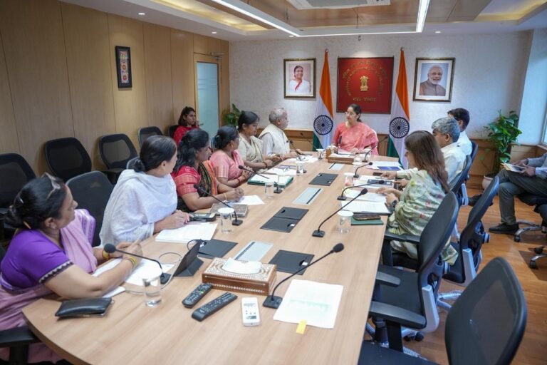 अखिल भारतीय आंगनवाड़ी कर्मचारी महासंघ ने केंद्रीय महिला एवं बाल विकास मंत्री से की भेंट