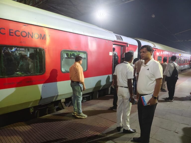 परीक्षार्थियों हेतु परीक्षा स्पेशल ट्रेनों का किया गया परिचालन l