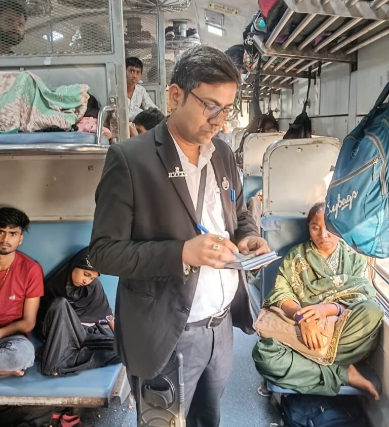 धनबाद मंडल में चलाया गया मेगा टिकट चेकिंग अभियान |