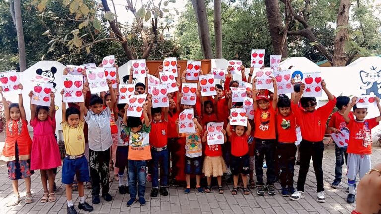 अपर्णा पब्लिक स्कूल में रेड कलर डे उत्साह के साथ मना