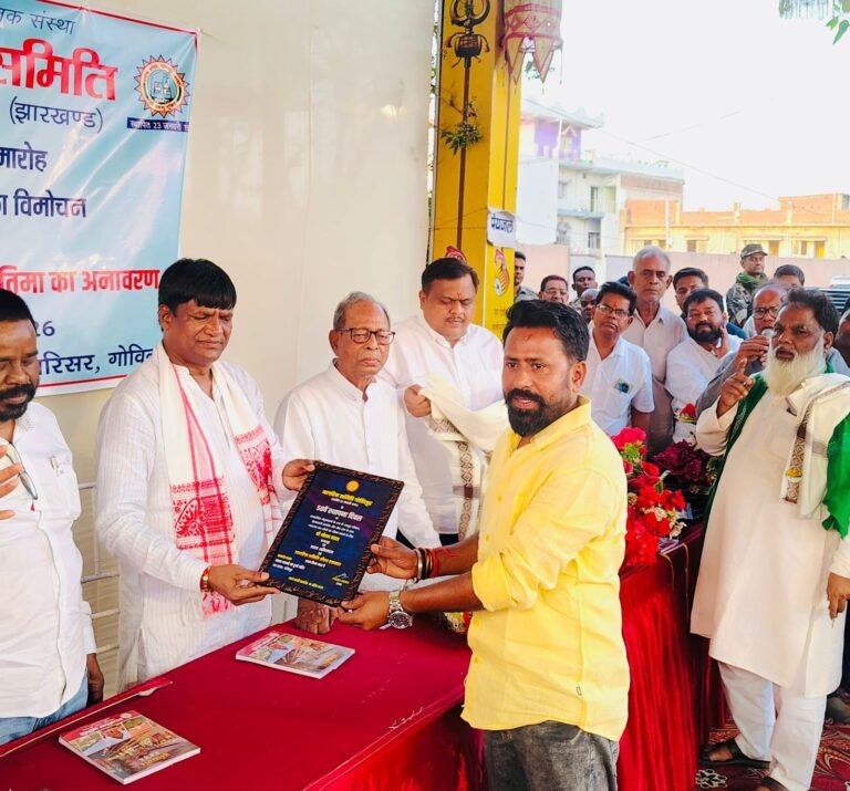 समाजसेवी गौतम मंडल को सांसद व विधायक ने संयुक्त रूप से किया सम्मानित