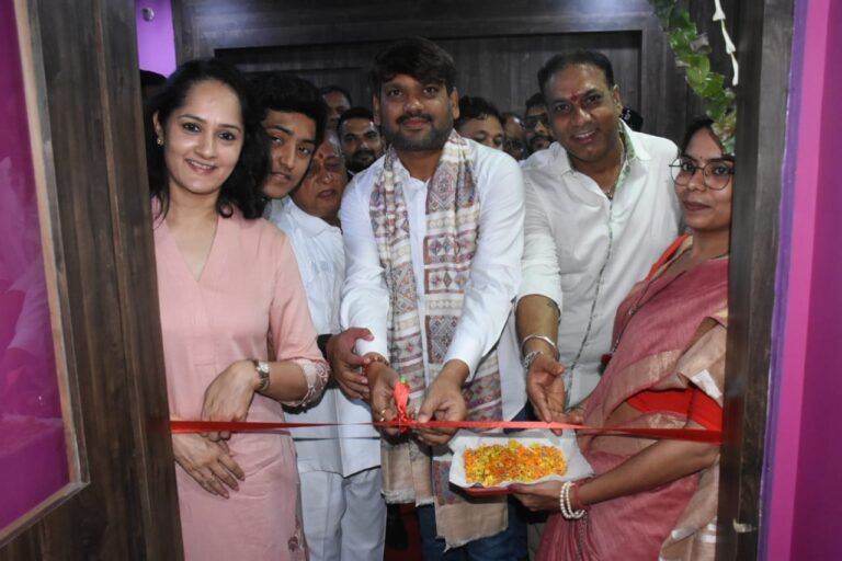 न्यूबुर्ग पल्स लैबोरेट्री का मेयर संजीव सिंह व विधायक रागिनी सिंह ने किया उद्घाटन