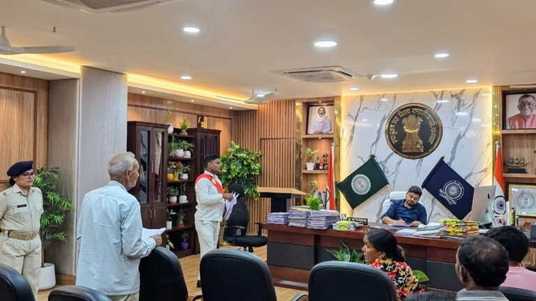 उपायुक्त ने सुनी आमजनों की समस्या