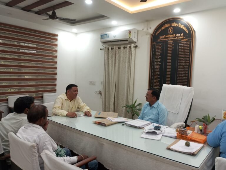 जहरीली गैस रिसाव एवं भू-धंसान की समस्या को लेकर जदयू का एक प्रतिनिधिमंडल पुटकी बलिहारी के महाप्रबंधक से मिला