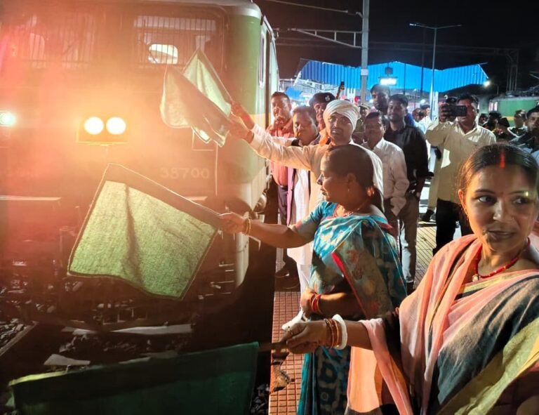 रांची-लोकमान्य तिलक टर्मिनस एक्सप्रेस का पारसनाथ स्टेशन पर ठहराव का शुभारम्भ |