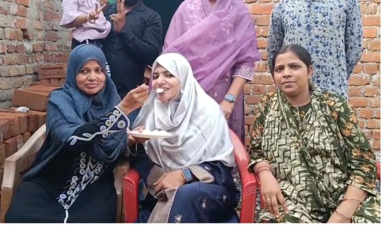 झरिया की रशीदा नाज बनीं झारखंड साइंस टॉपर, 489 अंक के साथ हासिल किया पहला स्थान।