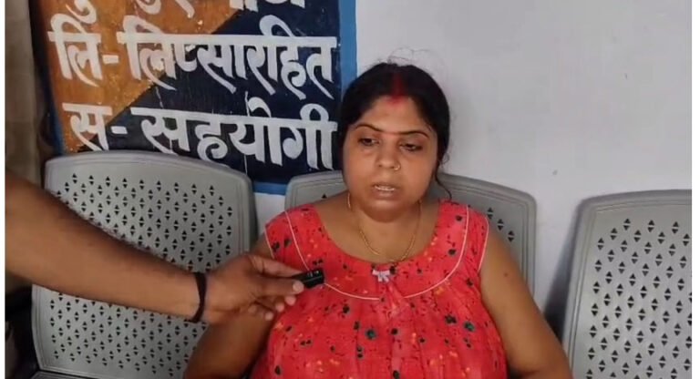 साधु बनकर पहुंचे ठग, महिला के गहने लेकर फरार, ग्रामीणों ने तीनों को दबोचा।