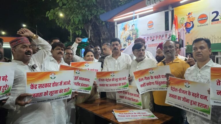 पेट्रोल-डीजल की बढ़ती कीमतों के खिलाफ कांग्रेस का हस्ताक्षर अभियान, केंद्र सरकार पर साधा निशाना