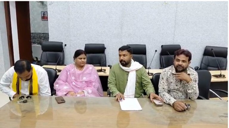 जिला परिषद सदस्यों ने उठाए सवाल, बोर्ड की सहमति से निर्णय लेने की मांग