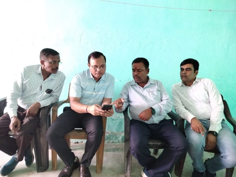 झारखंड में ‘स्व-जनगणना’ (Self-Enumeration) का आगाज: पूर्वी टुंडी में अंचल अधिकारी सह चार्ज पदाधिकारी ने खुद की जनगणना कर किया शुभारंभ