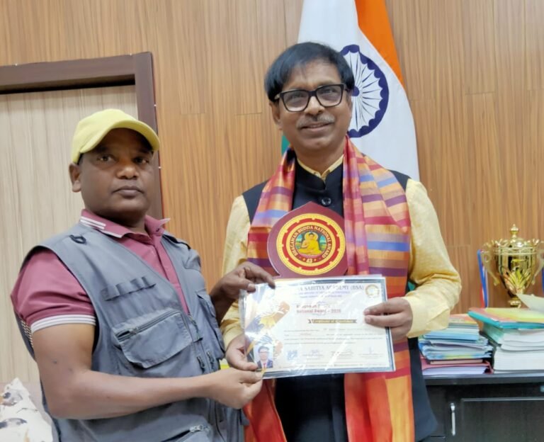 संजीव कुमार को राष्ट्रीय भगवान बुद्ध अवॉर्ड मिला।