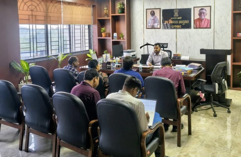 डीडीसी ने की लघु सिंचाई की योजनाओं की समीक्षा