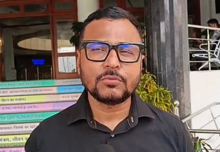 तंबाकू फैक्ट्री के से फैल रहे प्रदूषण के संदर्भ में जिला परिषद सदस्य मुस्तफा कुरैशी ने उपायुक्त को दिया ज्ञापन