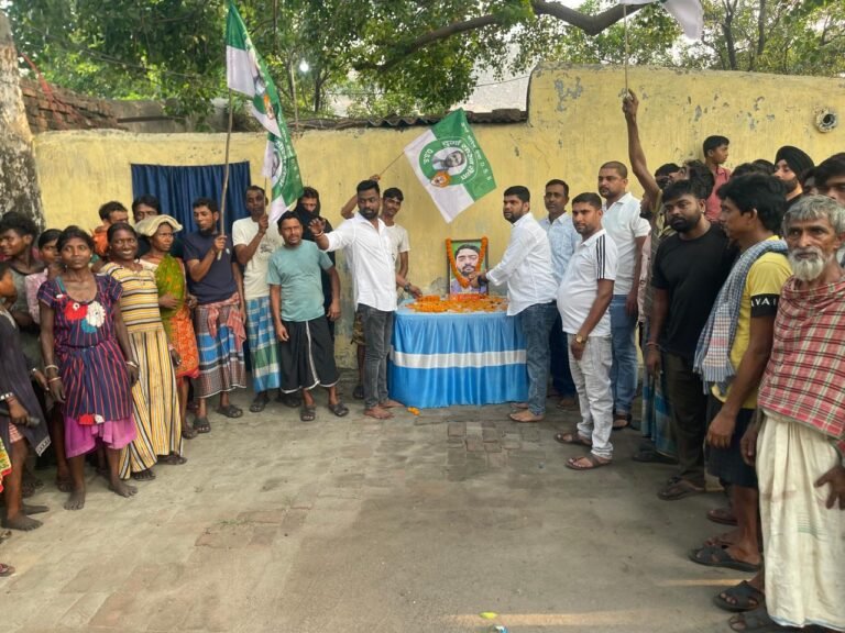 स्वर्गीय दुर्गा सोरेन की तेतुलमारी वेस्ट मोदीडीह में पुण्यतिथि मनाई गई