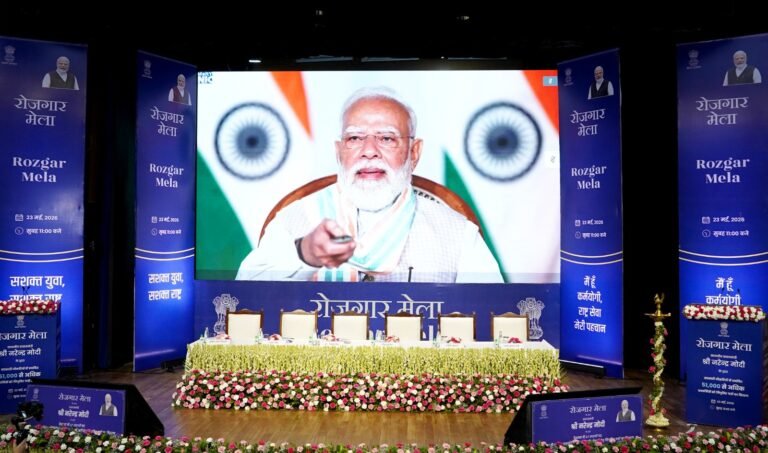 प्रधानमंत्री श्री नरेन्द्र मोदी ने रोजगार मेले में सरकार में नव नियुक्त युवाओं को 51,000 से अधिक नियुक्ति पत्र वितरित किए