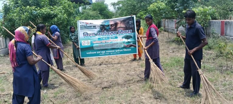 विश्व पर्यावरण दिवस अभियान–2026 के अवसर पर धनबाद मंडल में स्वच्छता अभियान |