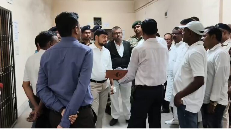 धनबाद में ईवीएम वेयरहाउस की त्रैमासिक समीक्षा, सभी मशीनें और सुरक्षा व्यवस्था मिली दुरुस्त