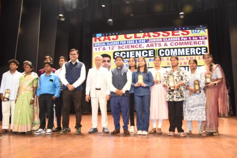मार्गदर्शन 4.0 में मेधावी छात्र, शिक्षक और अभिभावक हुए सम्मानित, शिक्षा के प्रति समर्पण का मिला सम्मान