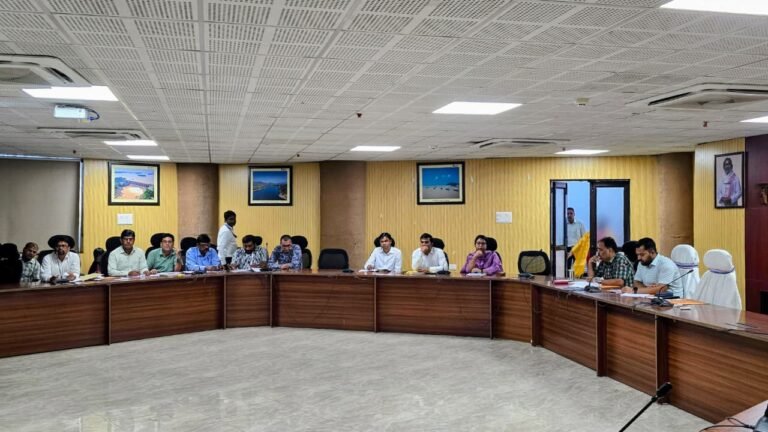 उप विकास आयुक्त ने की विभिन्न विभागों के लंबित डीसी विपत्रों की समीक्षा