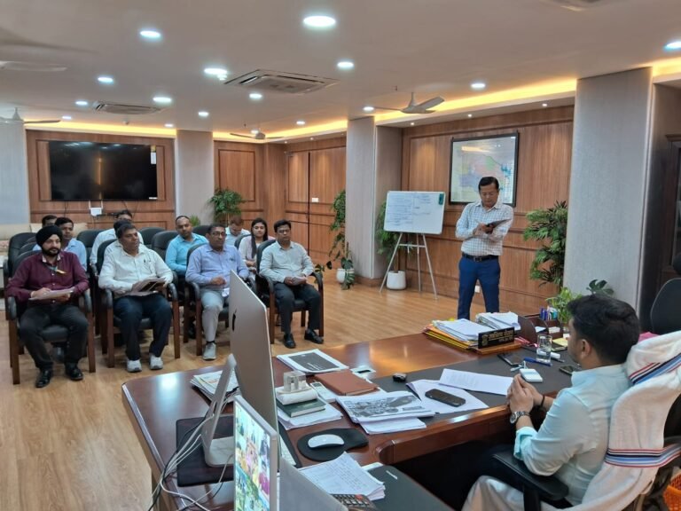 उपायुक्त ने की जिला आधार निगरानी समिति की समीक्षा बैठक