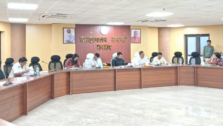 उप विकास आयुक्त की अध्यक्षता में जिला स्तरीय परामर्शदात्री समिति की बैठक आयोजित