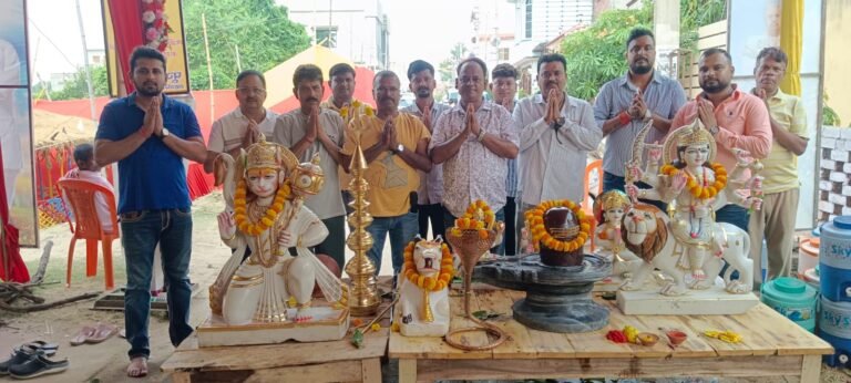 श्री श्री विश्वनाथ महादेव मंदिर का प्राण प्रतिष्ठा महोत्सव के दूसरे दिन देवी देवताओं का नगर भ्रमण किया गया