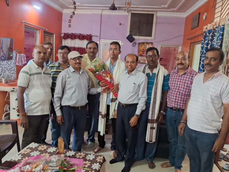 बरनवाल युवा मंच धनबाद ने बीपीएससी में 95वीं रैंक हासिल कर एसडीएम बने धनबाद के शुभम कुमार को किया सम्मानित