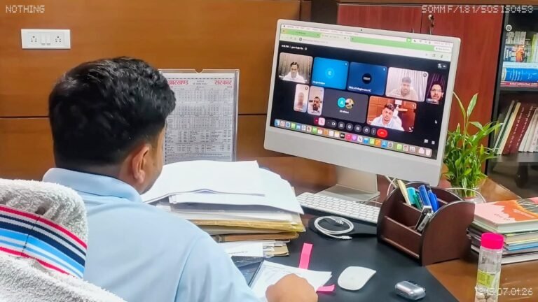 जिला निर्वाचन पदाधिकारी ने एन्यूमरेशन फॉर्म वितरण में तेजी लाने का दिया निर्देश