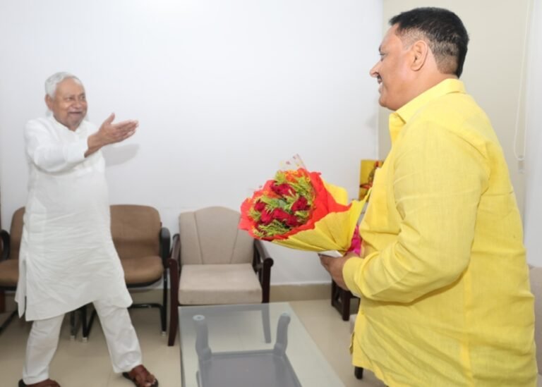पिंटू कुमार सिंह के नेतृत्व में जदयू का प्रतिनिधिमंडल राष्ट्रीय अध्यक्ष नीतीश कुमार से मिला