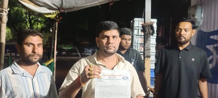 धनबाद :कांग्रेस प्रवक्ता दीपक झा के बयान से बाल्मीकि समाज मे उबाल है. विश्व बाल्मीकि समाज के झारखण्ड प्रदेश अध्यक्ष विशाल वाल्मीकि ने दीपक झा के द्वारा
