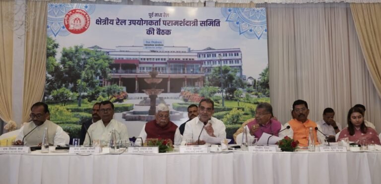 क्षेत्रीय रेल उपयोगकर्त्ता परामर्शदात्री समिति (ZRUCC) की बैठक संपन्नमाननीय सांसदगण एवं माननीय सदस्यों से प्राप्त हुए बहुमूल्य सुझाव