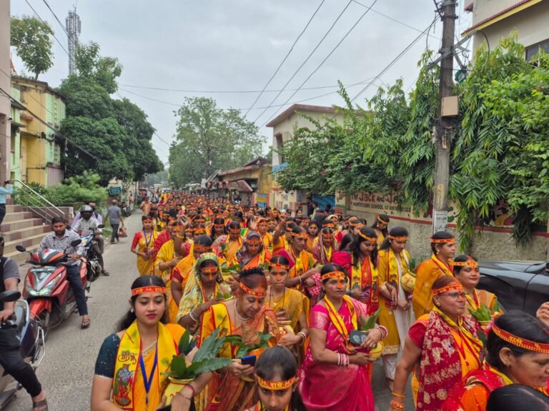मंगल कलश यात्रा के साथ श्रीमद्भागवत कथा एवं प्राण-प्रतिष्ठा वार्षिकोत्सव का भव्य शुभारंभ