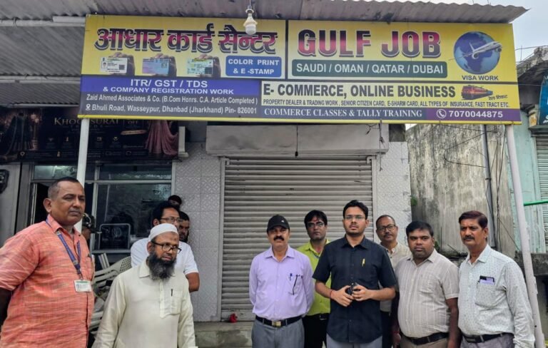 एसडीएम ने किया वासेपुर के दो साइबर कैफे का औचक निरीक्षण