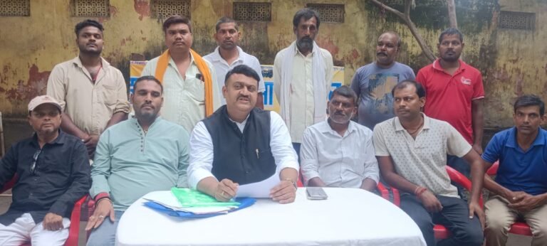 झारखंड ई-रिक्शा टोटो संघ ने डीआरएम से की धनबाद रेलवे स्टेशन दक्षिण छोर के रेलवे पार्किंग ठेके में व्याप्त अनियमितताओं की शिकायत