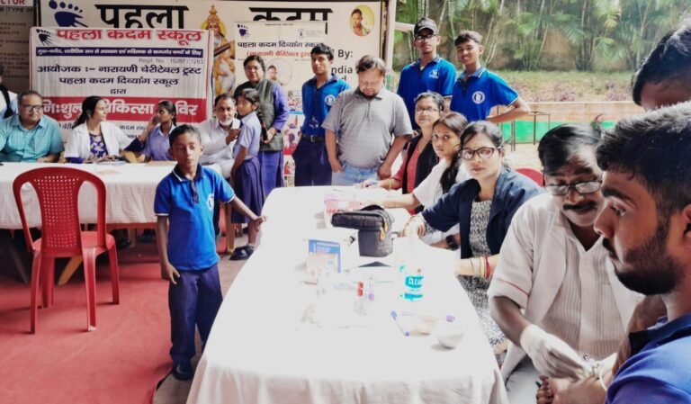 पहला कदम स्कूल में सीएचसी सदर ने आयोजित किया निःशुल्क स्वास्थ्य जांच एवं रक्त जांच शिविर