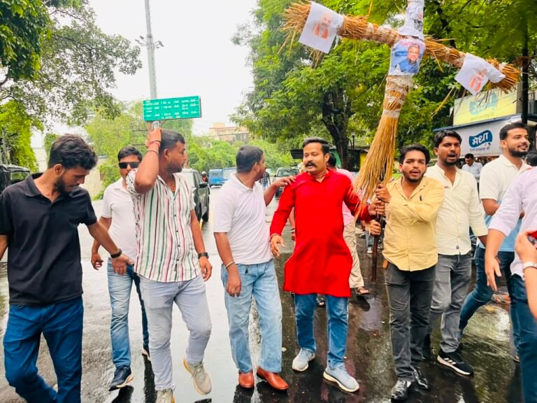एनएसयूआई का जंतर मंतर में छात्रों पर लाठी चार्ज व नीट पेपर लीक को लेकर विरोध प्रदर्शन